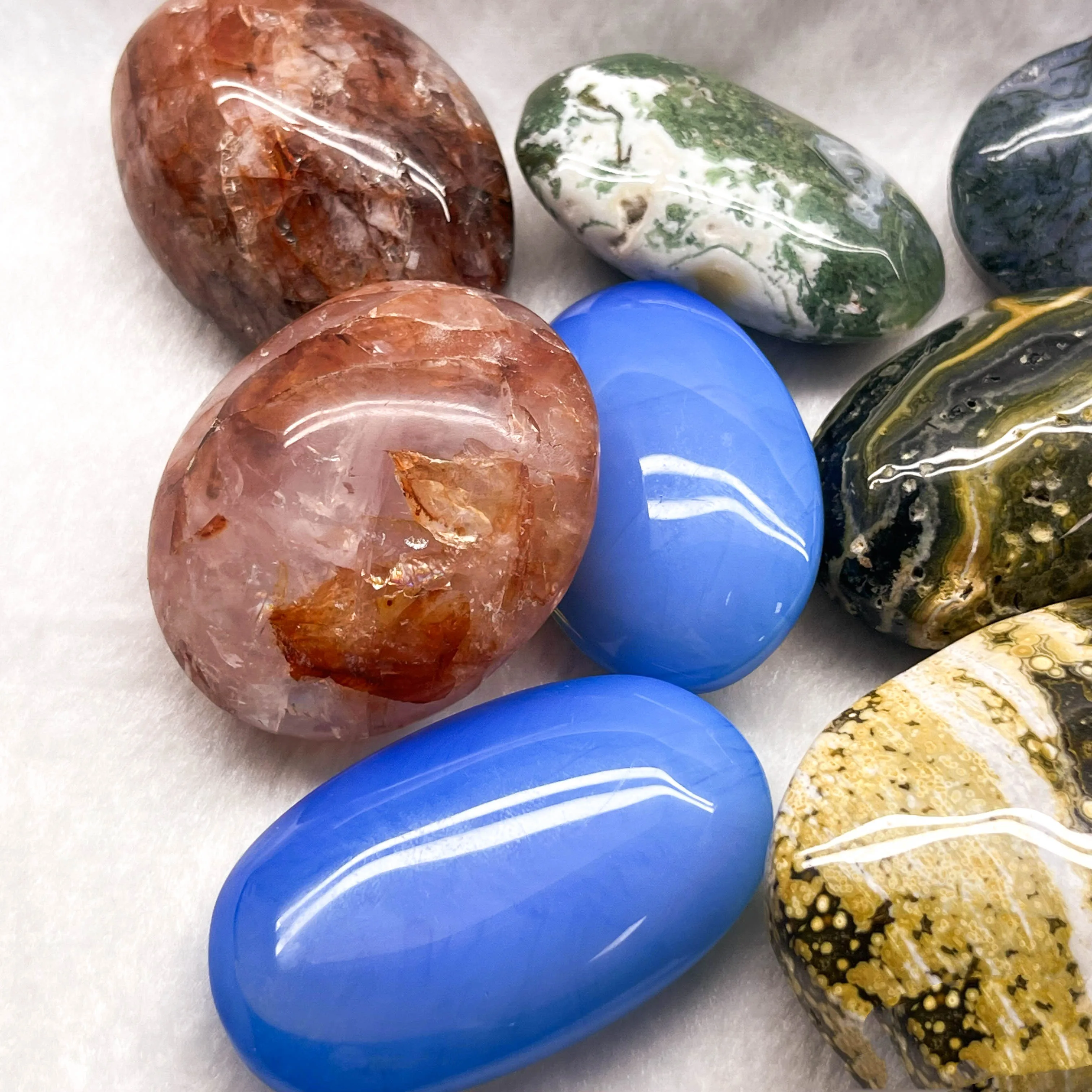 Wholesale Natural Crystal Polishing Amethyst Healing Gemstone Quartz Palm Stone For Sale