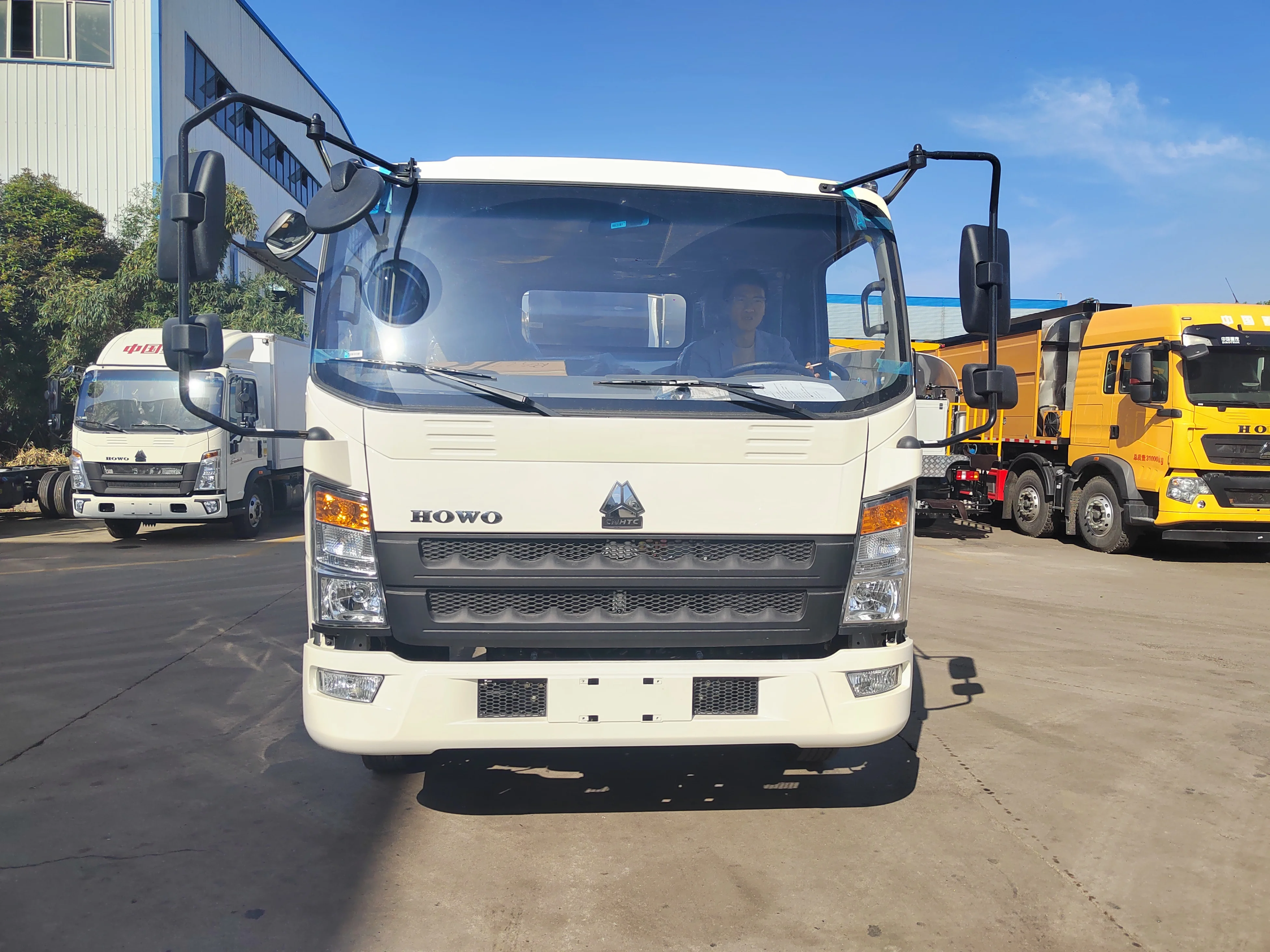 Низкая цена HOWO 4X2 6ton 8ton 10ton опрыскиватель транспортный автомобиль распределитель асфальта грузовик