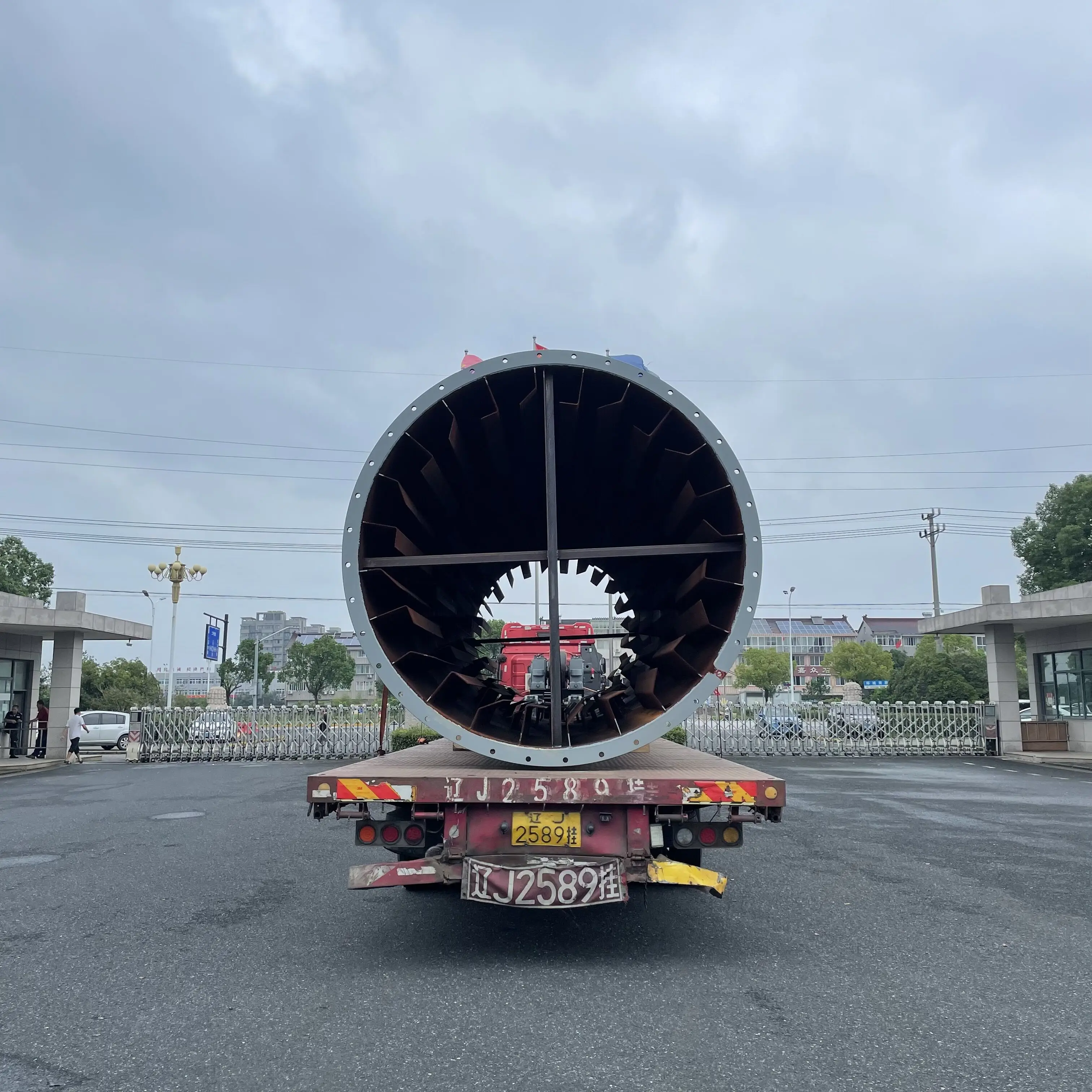 It is suitable for drying coal, mineral powder and slag. Various specifications can be customized rotary dryer