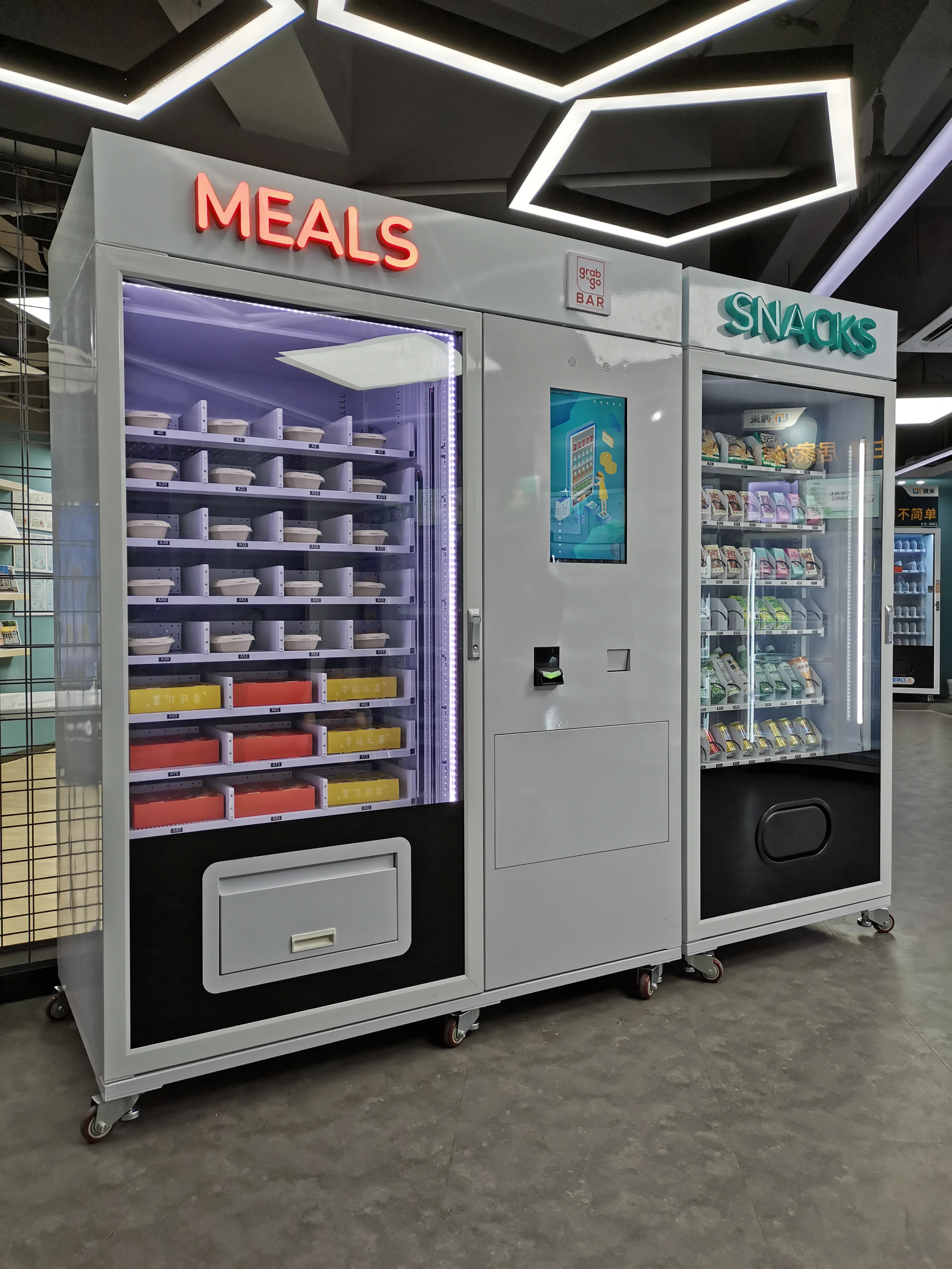 Комбинированный торговый автомат для продуктов и напитков умный micron с системой микроволновой