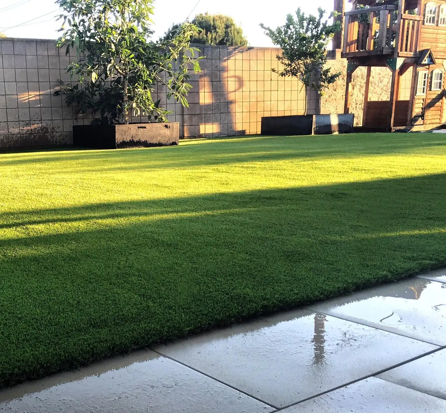 REACH certificated 6 Tones china luxury landscaping artificial grass turf for garden landscape