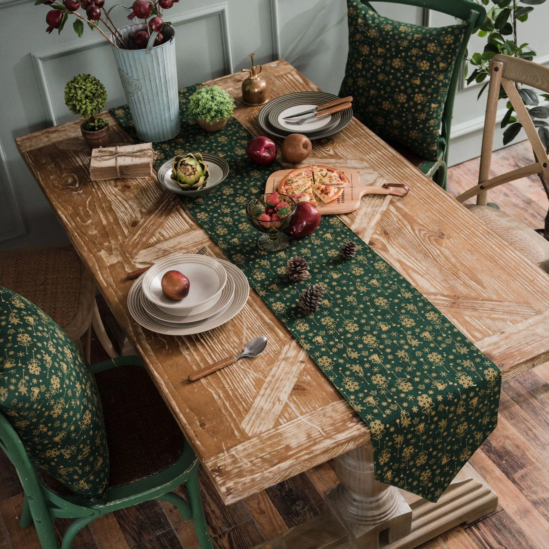 Modern Luxury Golden Jacquard High End Dining Table Runner for Christmas Home Dining Table Decor