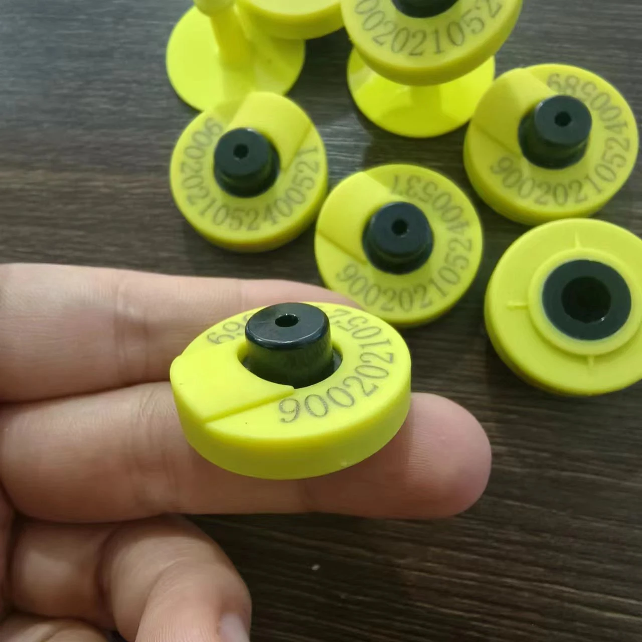 OEM нумерация животных уха бирка Овцы коровы свиньи управление EM4305 rfid Ушная