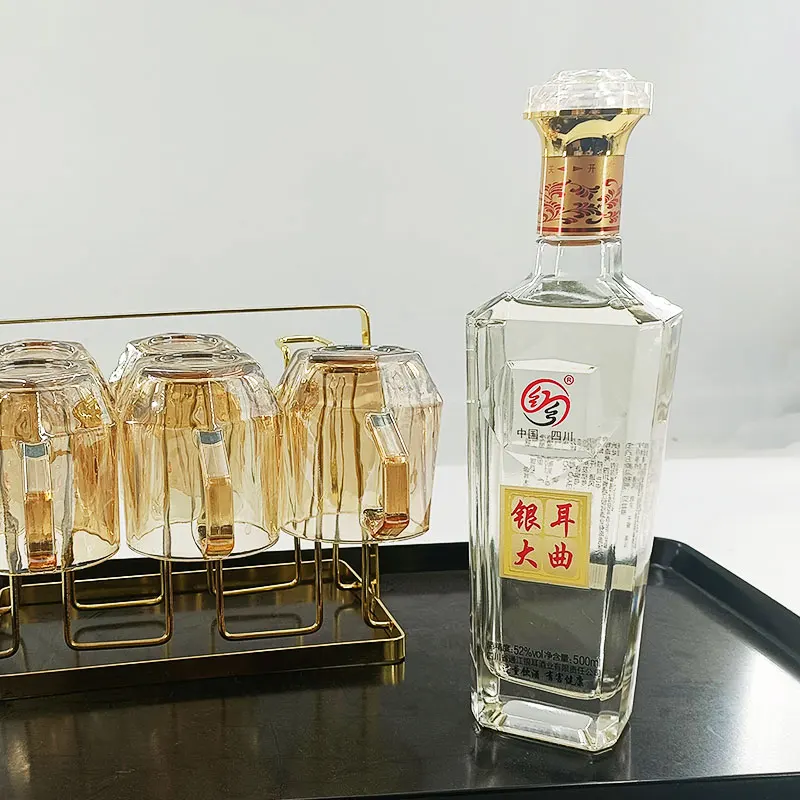 500ml Chinese tremella Baijiu 52% VOL White Liquor Rich in Taste for Gift Packaged in Bottle