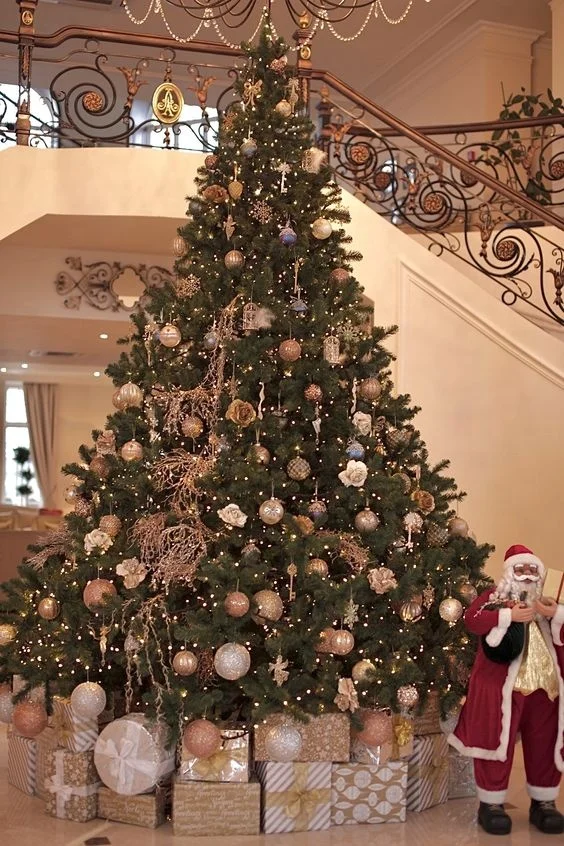 Pre-lit White Green Artificial Christmas Tree with Incandescent Warm Prelighted Tree with Branch Tips Lights Foldable Stand