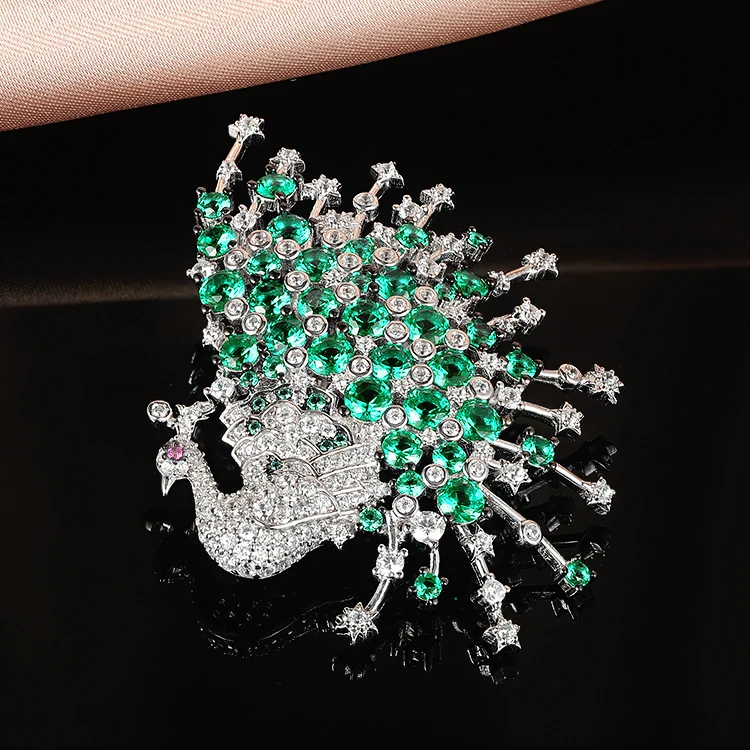 Customized Emerald Green Stone Peacock Brooches Jewelry Animal Peacock Flaunting Its Tail Brooches