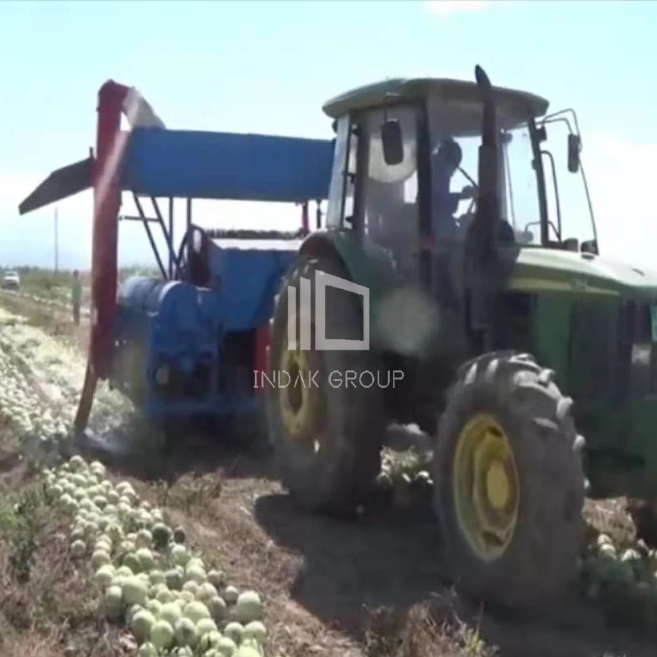 Seed melon harvesting machine/seed extracting machine