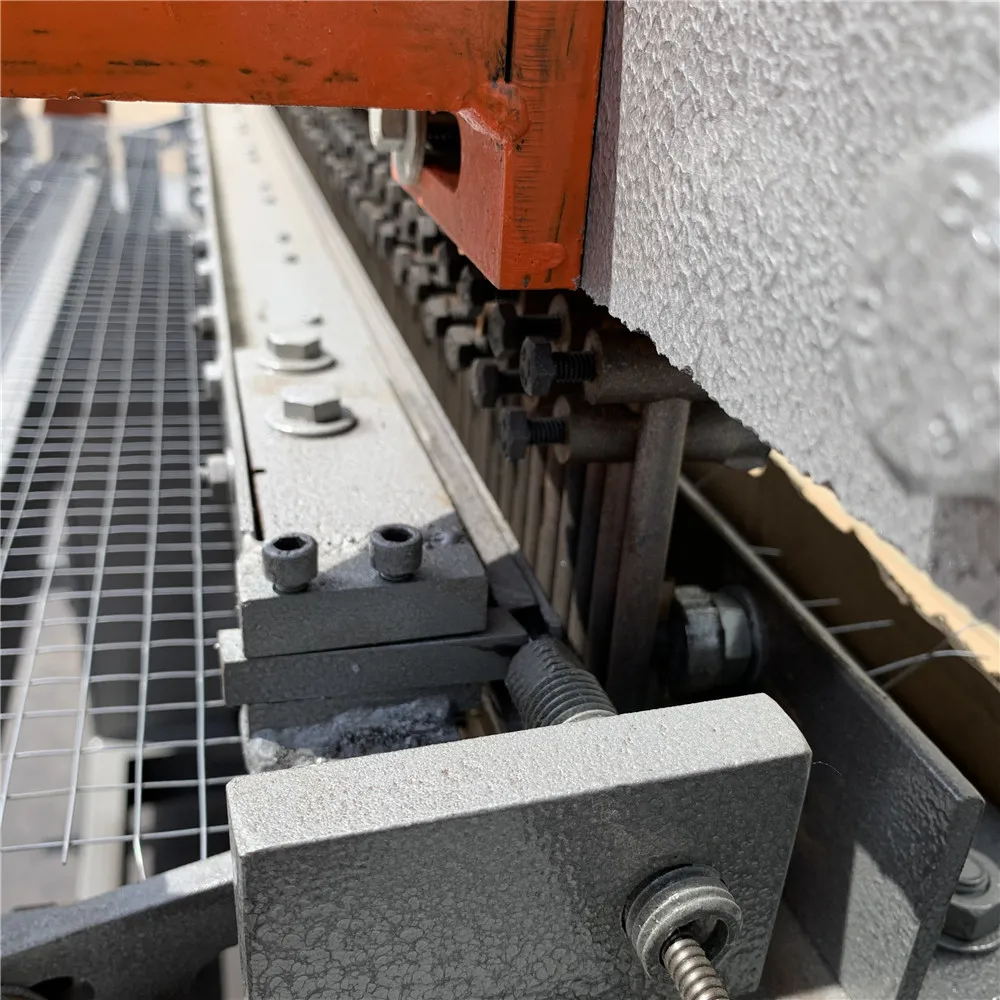 Galvanized Wire Mesh Welding Equipment In Roll Automatic Welded Wire Mesh Machine