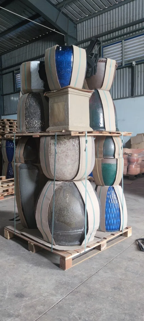 Mix Container Ceramic Pots such as Glazed Pots, Black Clay, Atlantis Pots with Cheap Price
