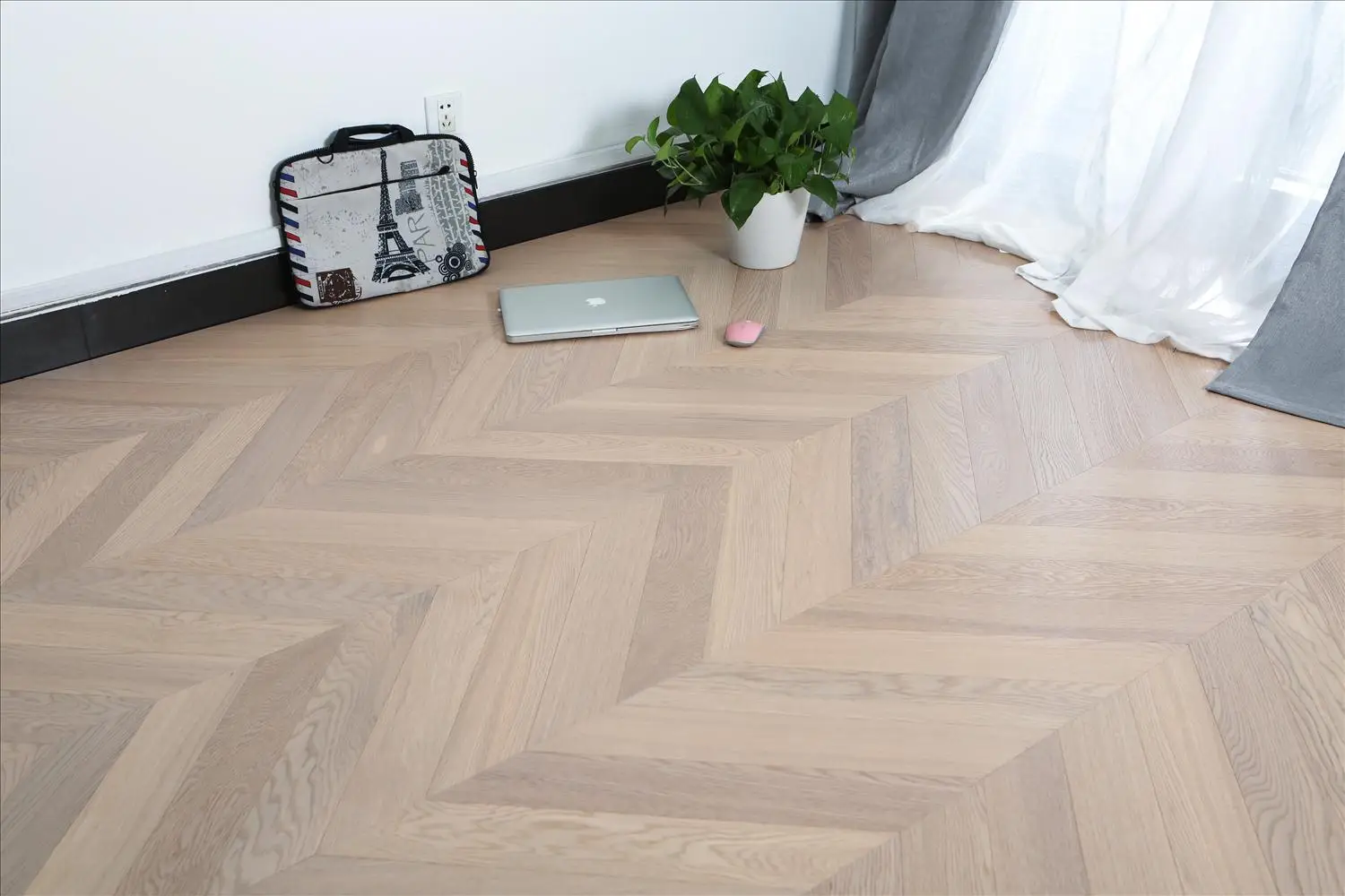 Luxury Modern Design Engineered Wood Flooring Oak Herringbone Chevron Styles Click for Indoor Decoration Engineered Flooring