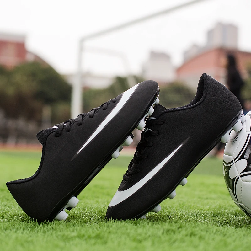 Best Selling Wholesale Bottom Price Best Service Rubber Broken Nails Chuteira Futebol PVC Football Boots Futsal Shoes