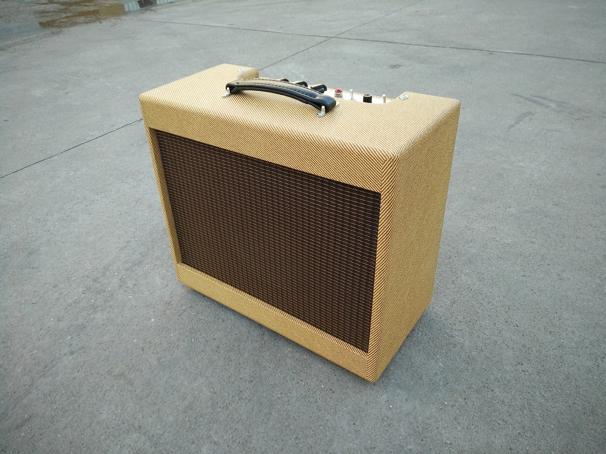 tube guitar amplifier 20 watts for electric guitar via 2 x 6V6 output tube