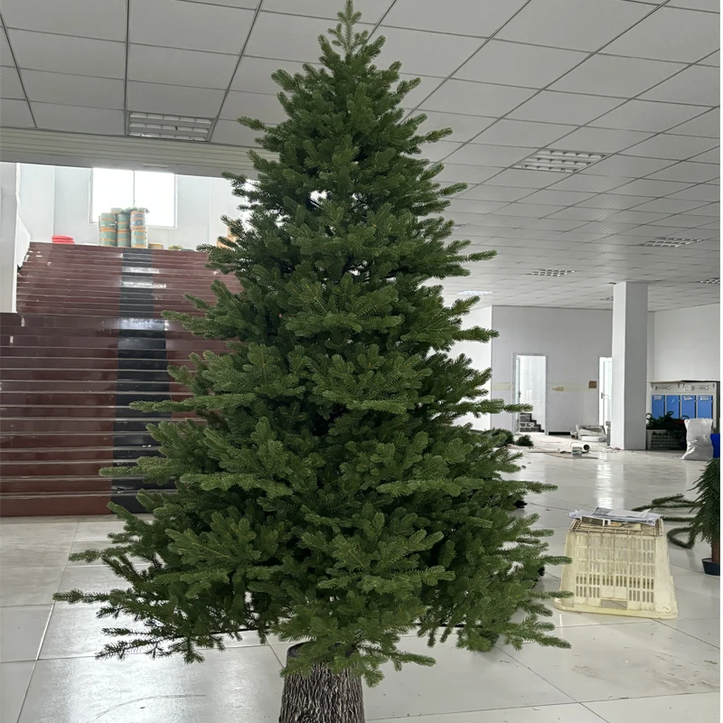 Factory Direct Fir Shape Prelit Christmas Tree PE PVC Branch Outdoor Fat Luxury Christmas Tree With Warm Led