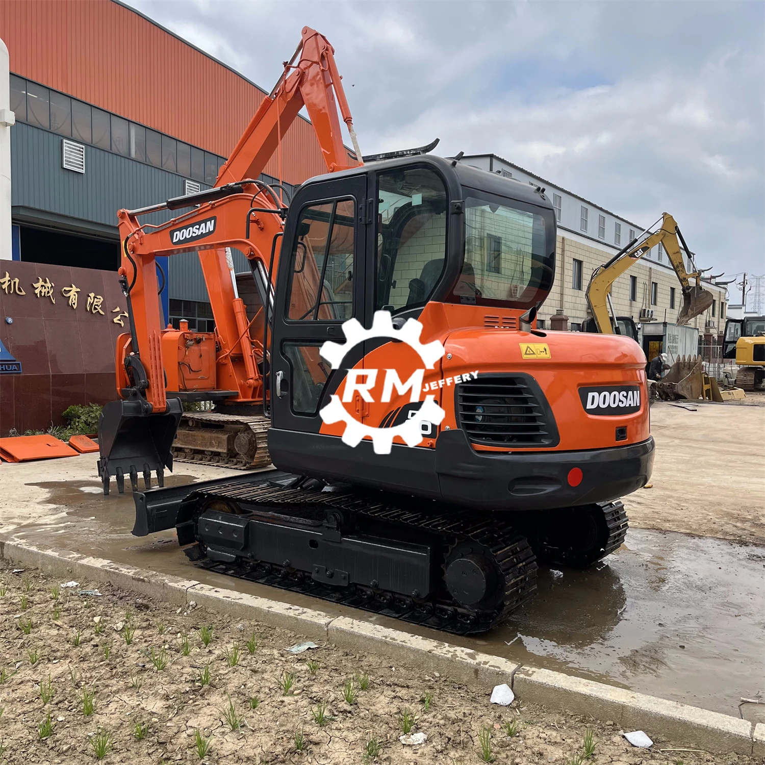 Best Price Used Mini Excavator DX60 on Sale,low Price Second Hand Doosan Machine DH55 DX60 for Earthmoving Work