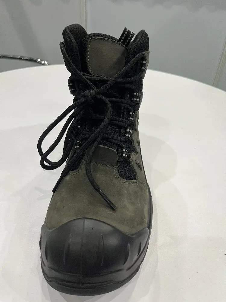 Hot selling industrial protective fashion breathable work boot casual trainers steel toe safety shoes for workers