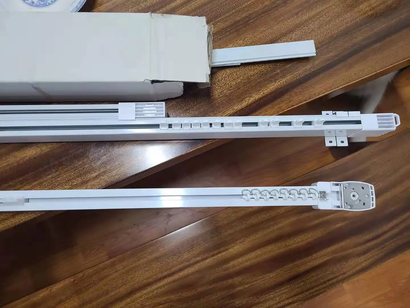 Adjustable 1.8-3.3m/2.4-4.5m Google alexa smart home heavy duty wifi tuya motorized smart curtain track