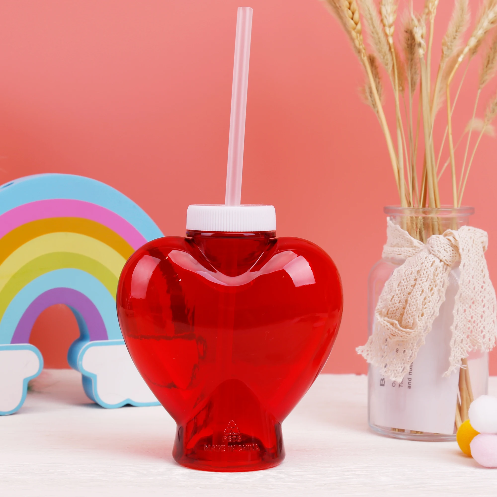 Hot Sales Valentine Drinking Beverage Water Bottle  Custom Light Up Plastic heart Cups with straw