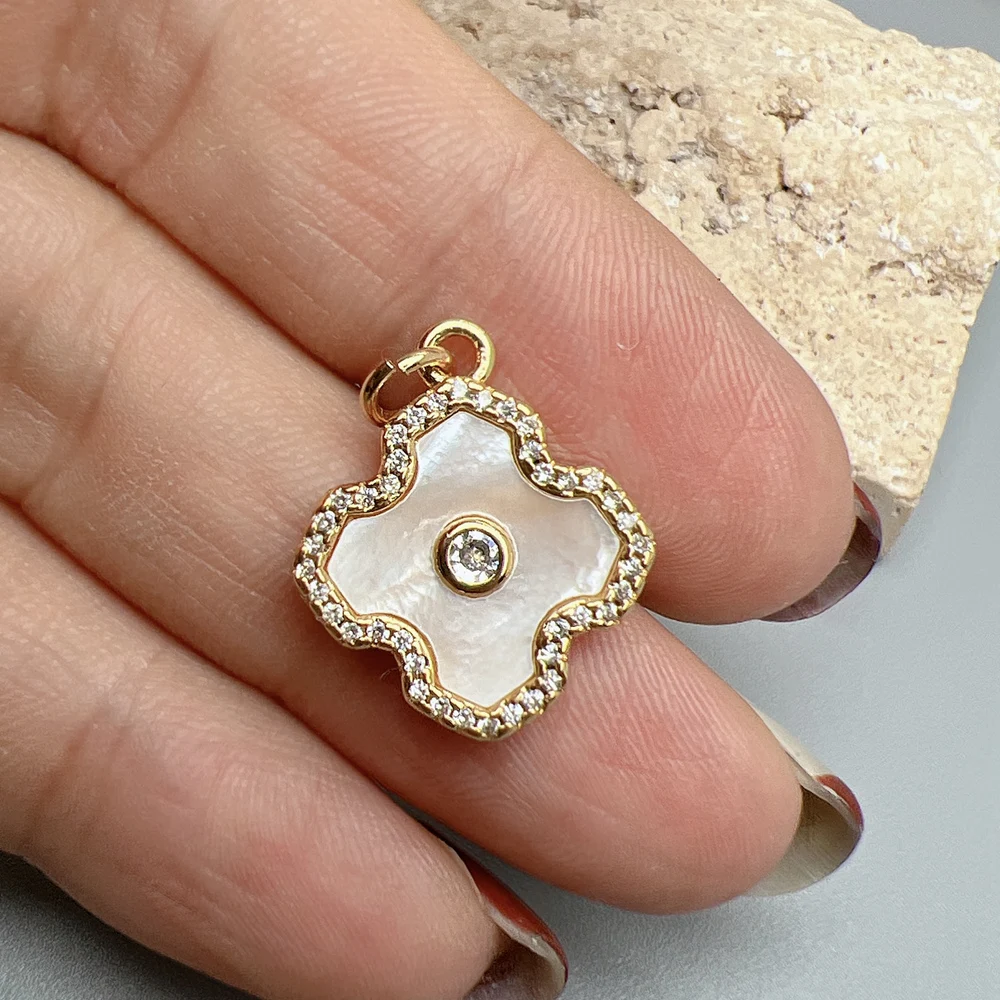 Wholesale Custom Crystal Zircon Natural MOP Mother Pearl Shell Flower Four Leaf Clover Pendants Charms For Jewelry Making