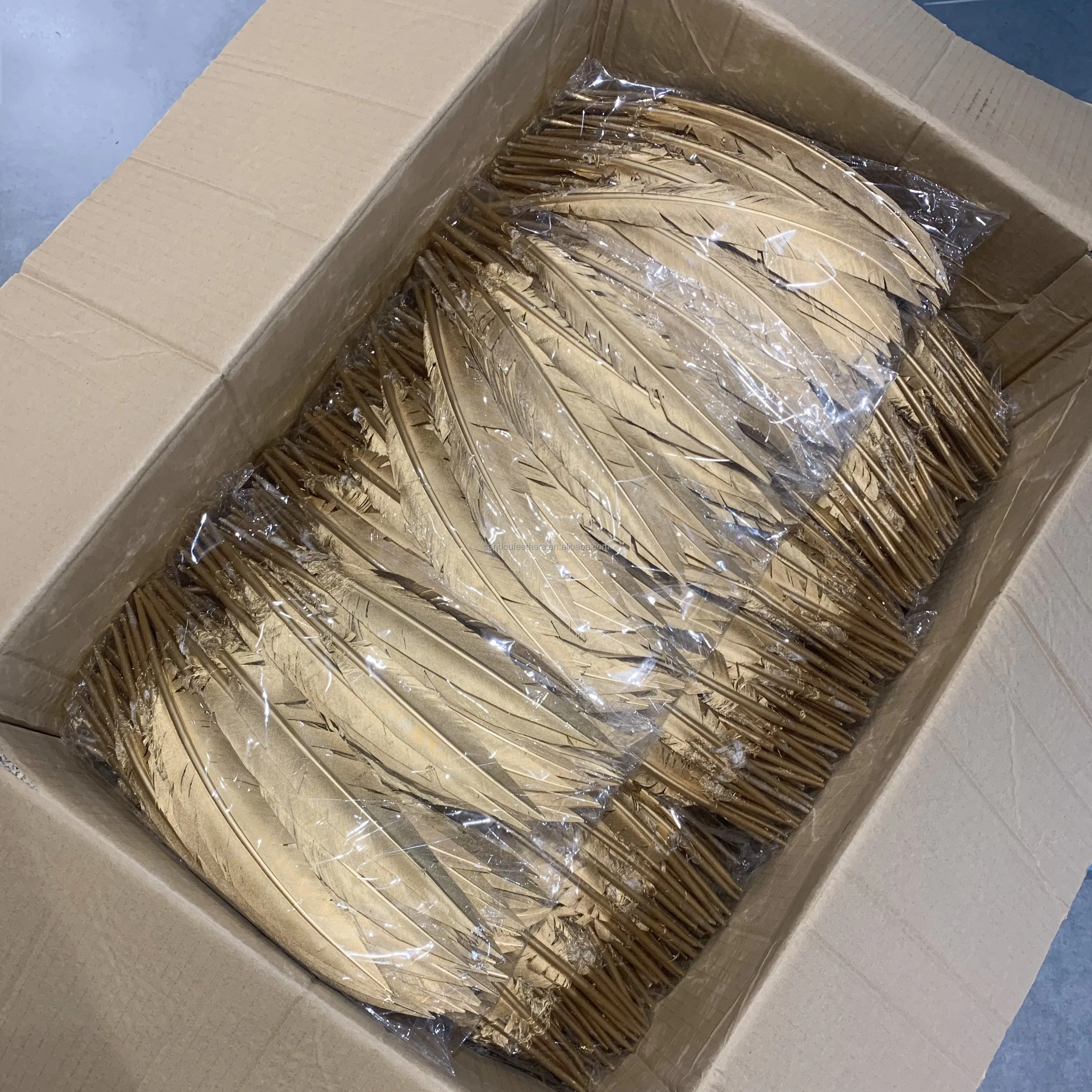 10-12 inch 25-30 cm Spray Gold Dipped Trimmed Narrow Turkey Quills Feather For Carnival Costume Backpacks Design Millinery Decor