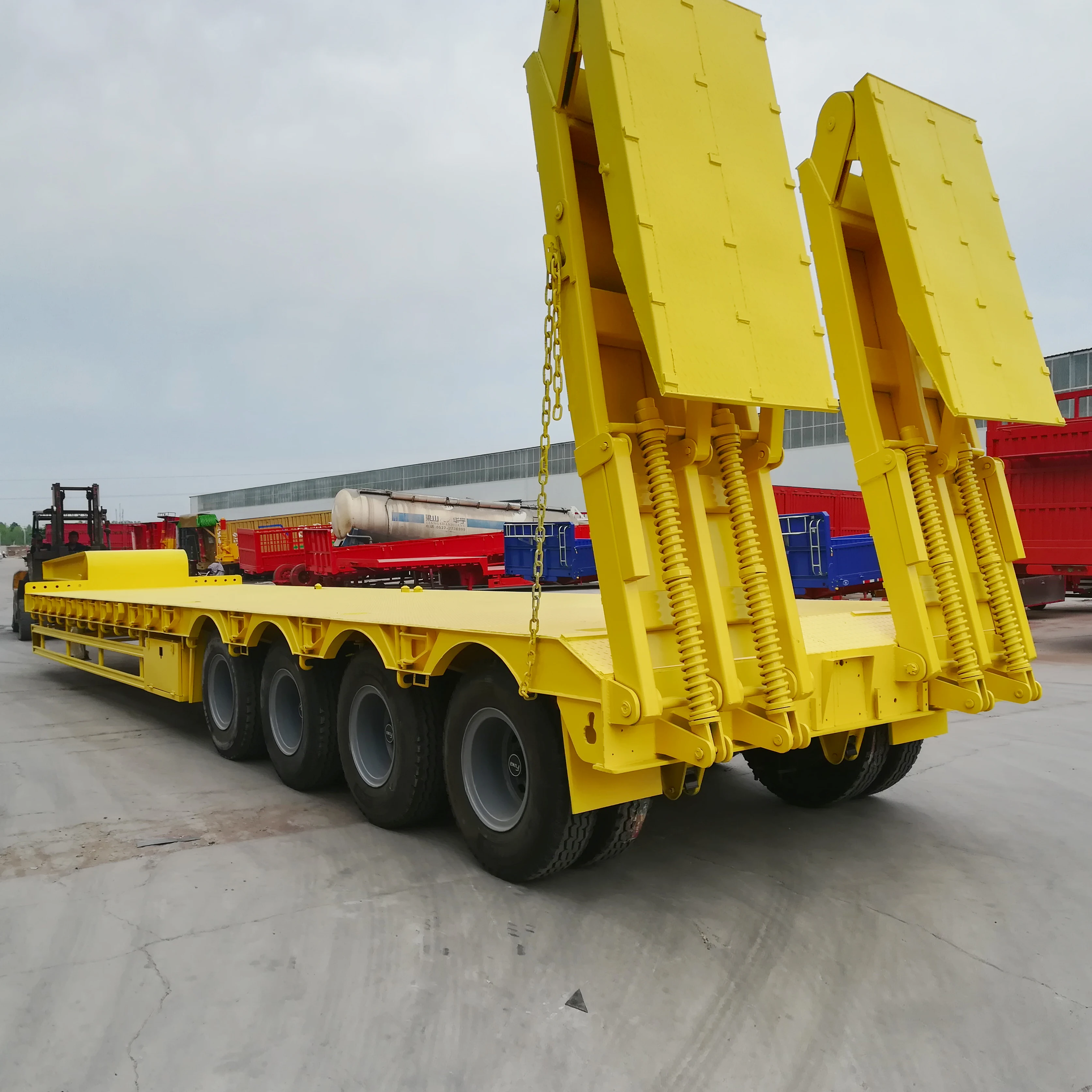4 Axles Lowbed Semi Trailer Heavy Machinery Transport Lowbed Semi Trailer For Sell