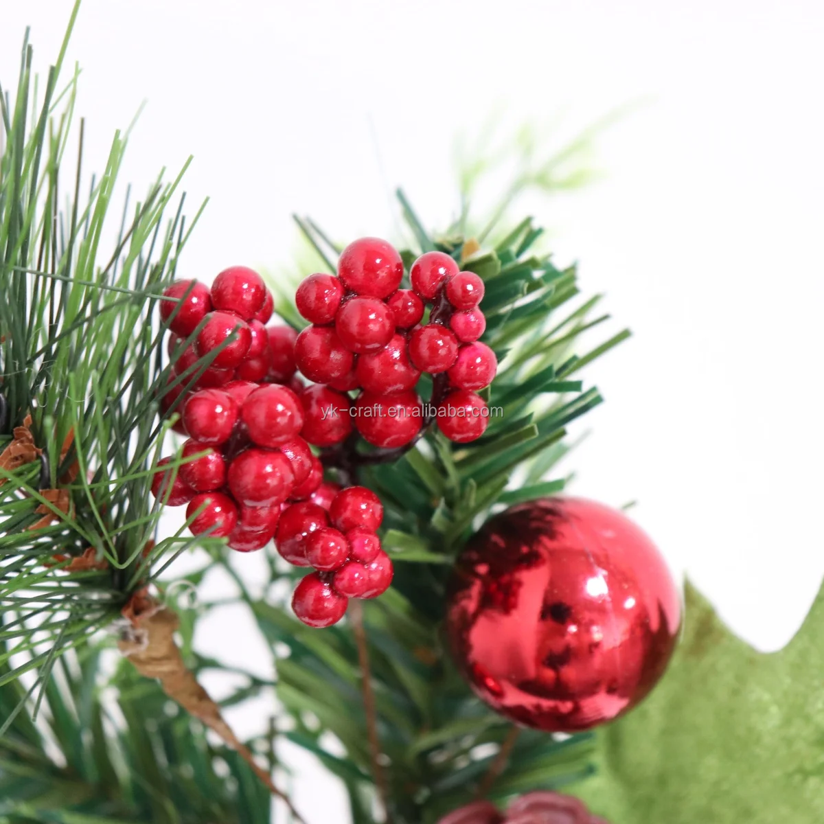 Hot Selling Red Berry Christmas Pick Greenery Pine Needle Pick With Leaves Xmas Floral Flowers Pick For Decor