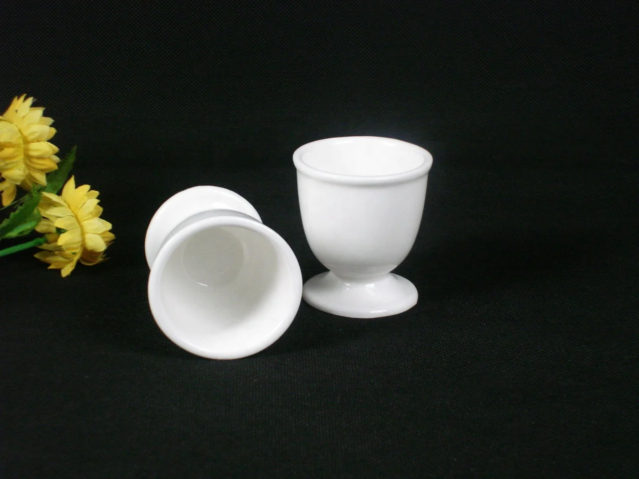 Wholesale porcelain egg tool set ceramic cooking egg holder holder ceramic egg tray