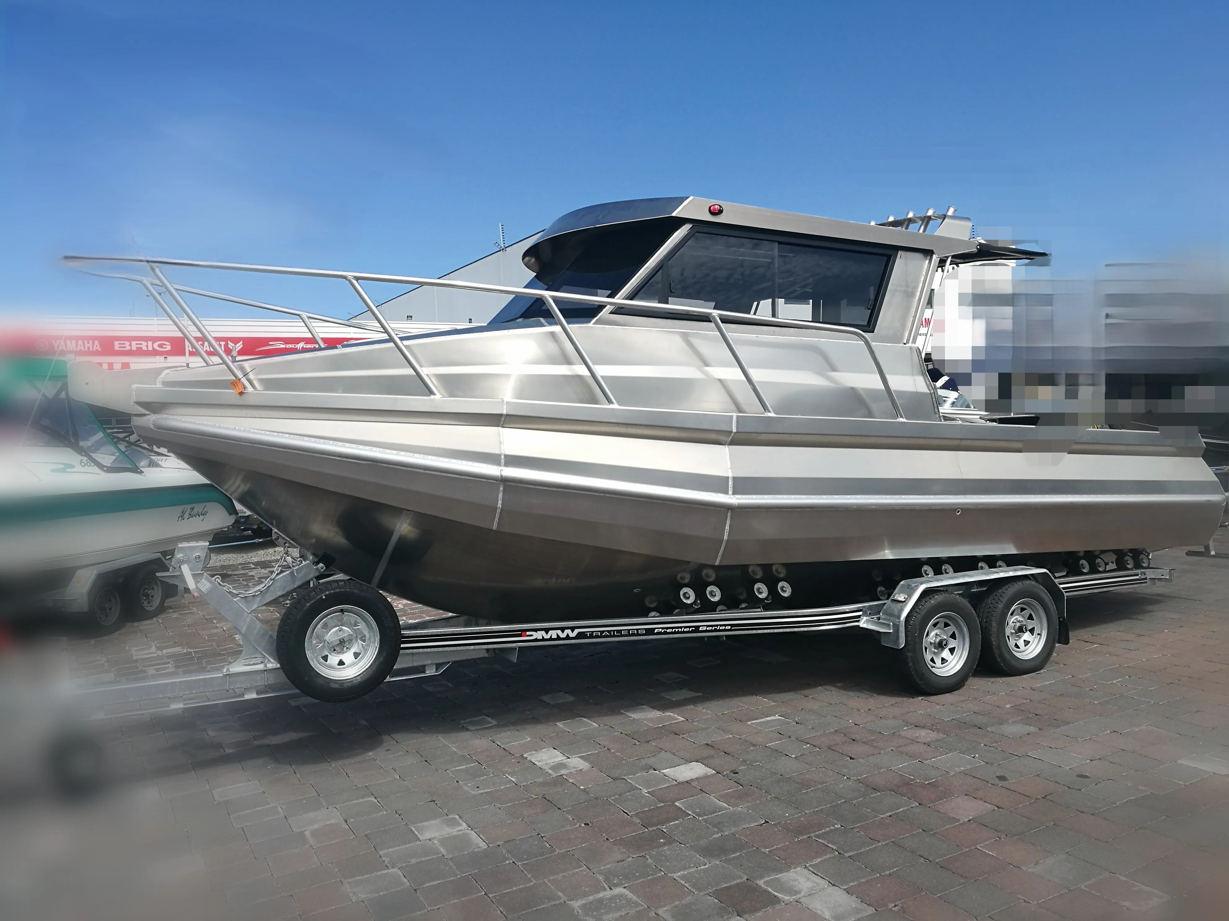 28ft Luxury Aluminum Offshore Rowing Boat 8.5m Speed Fishing Yacht with Ballast Tanks Outboard Engine EVA Hull Material Sports