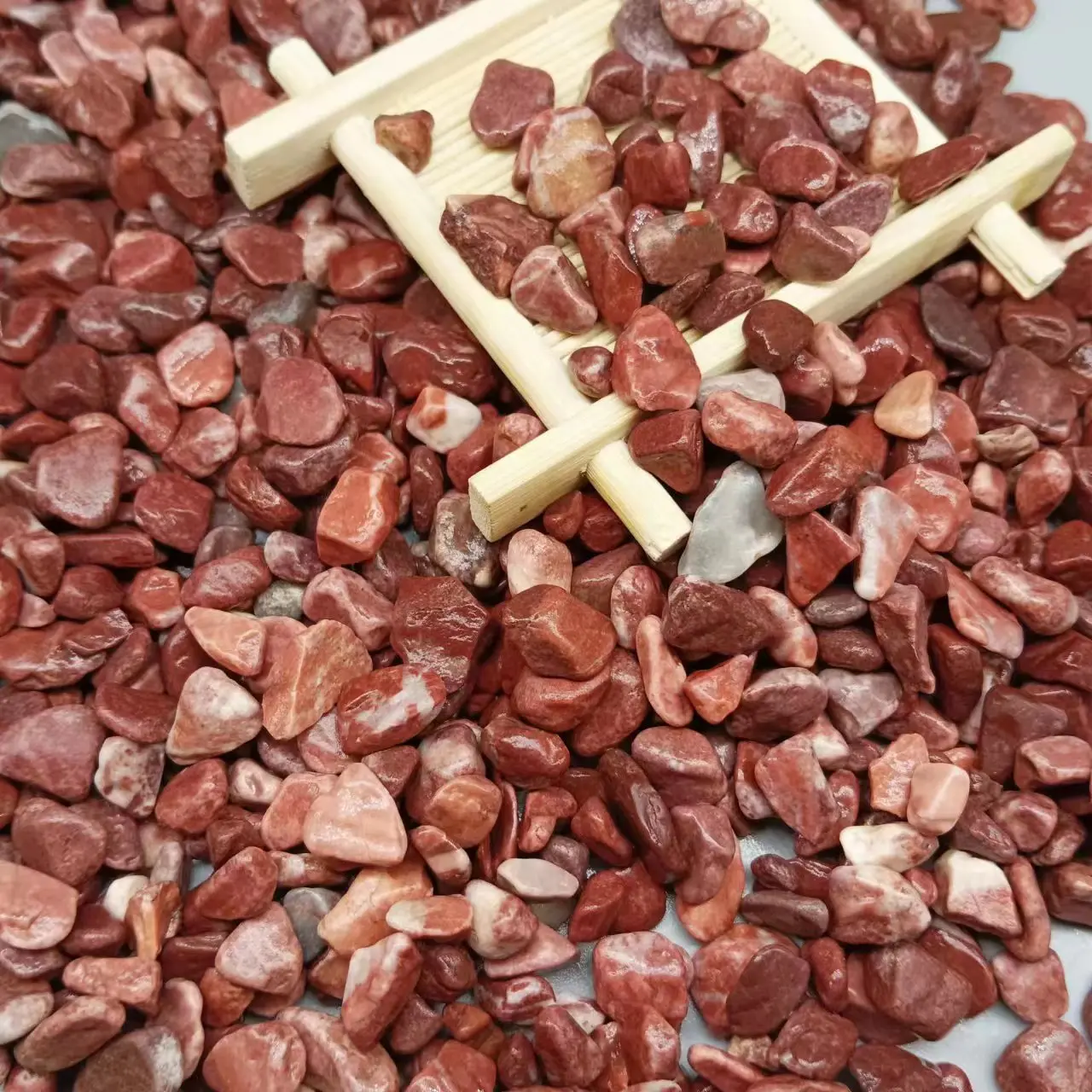 Chicken blood red Natural crushed Marble Pea Gravel special hard stone for terrazzo grit wash marble chips for flooring