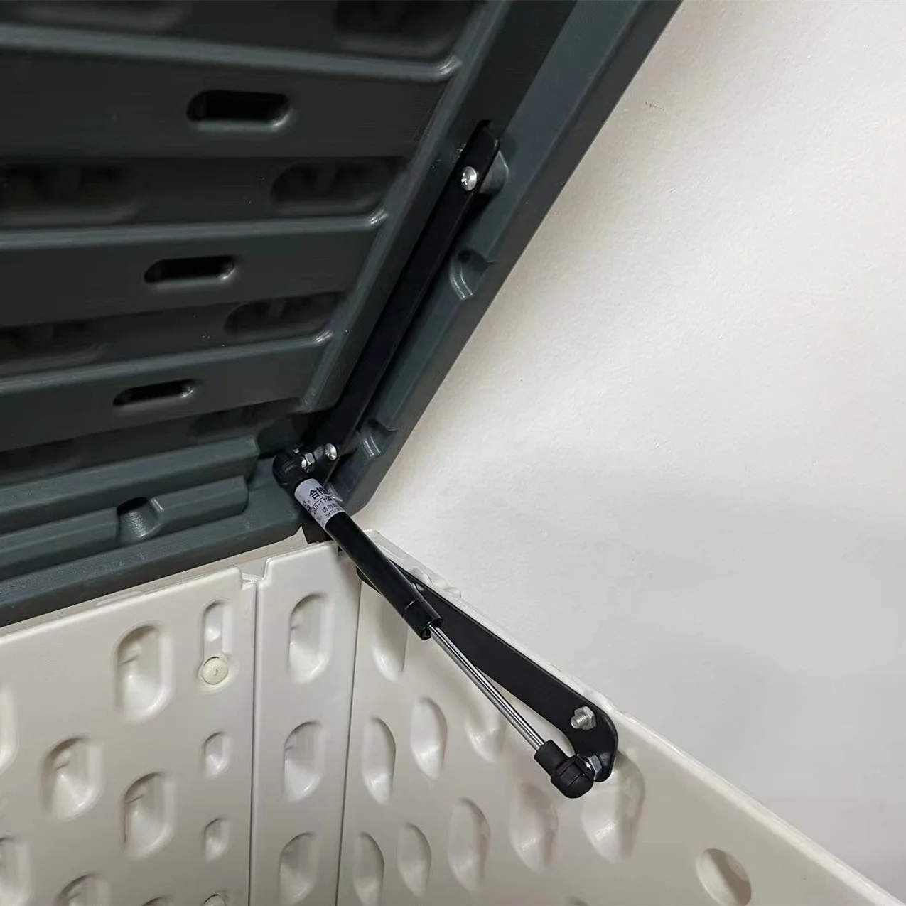 Double-Wall Resin Heavy-Duty Outdoor Storage Deck Box 150 Gallon