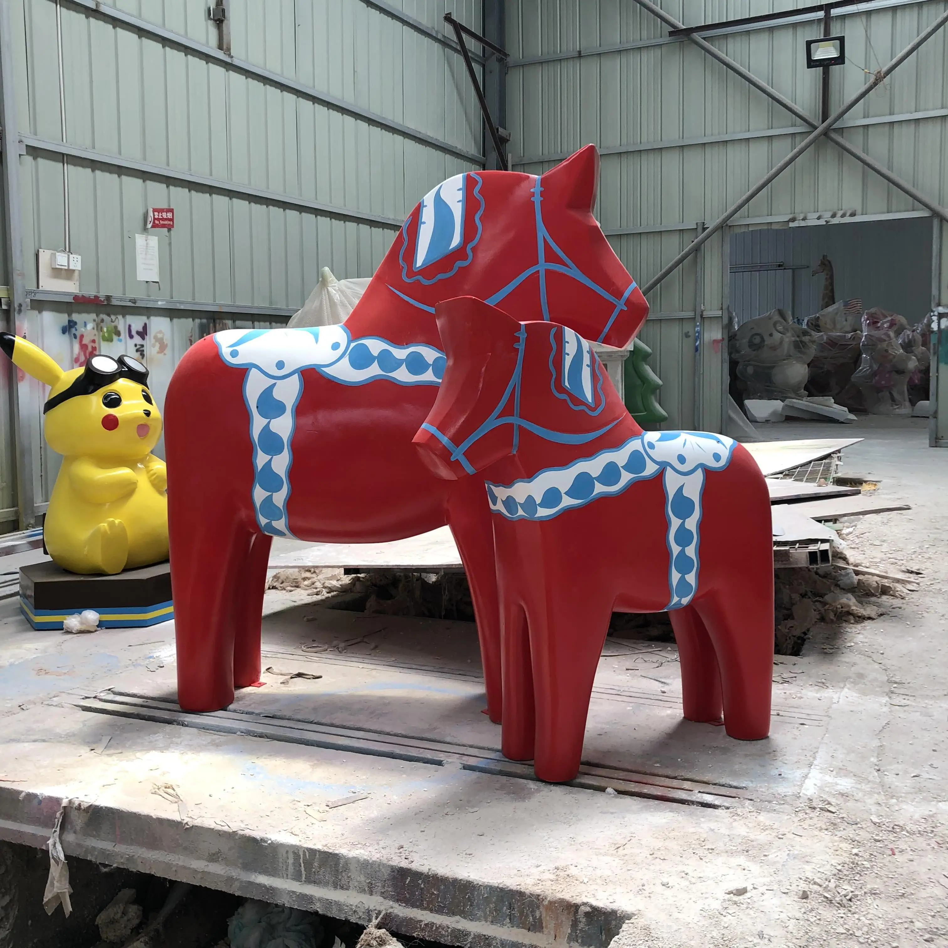 Оптовая продажа домашний декор для помещений Большая фигурка из стекловолокна с изображением толстой лошади лошади-трояна скульптура игрушечная лошадь