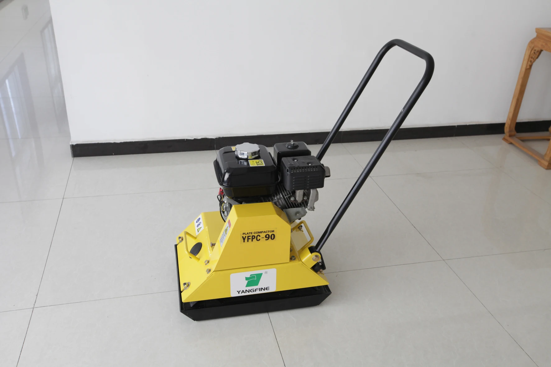 Hand Held Plate Compactor With High Performance Gasoline Engine