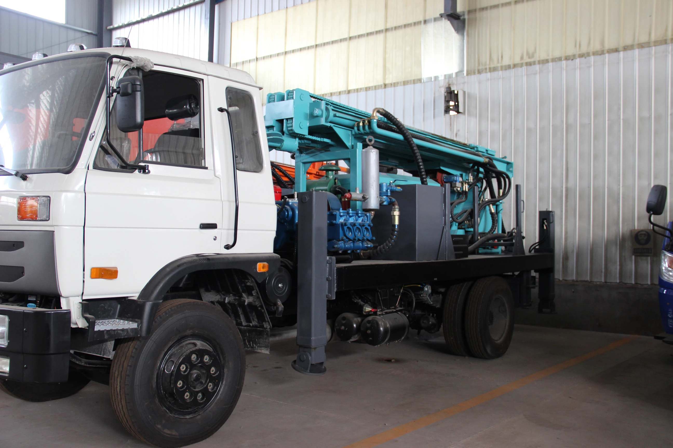 STARS NEW DESIGN camion forage Vehicle Price With Air Compressor Hydraulic Trailer Tractor Truck Mounted Water Well Drilling Rig