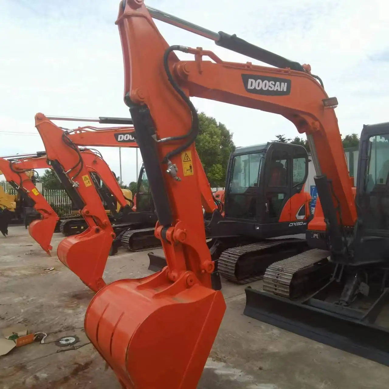 Japan DOOSAN DX60 Used Excavator 6 TONS Second Hand Digger DH60 Mini Hydraulic Crawler Excavators for sale