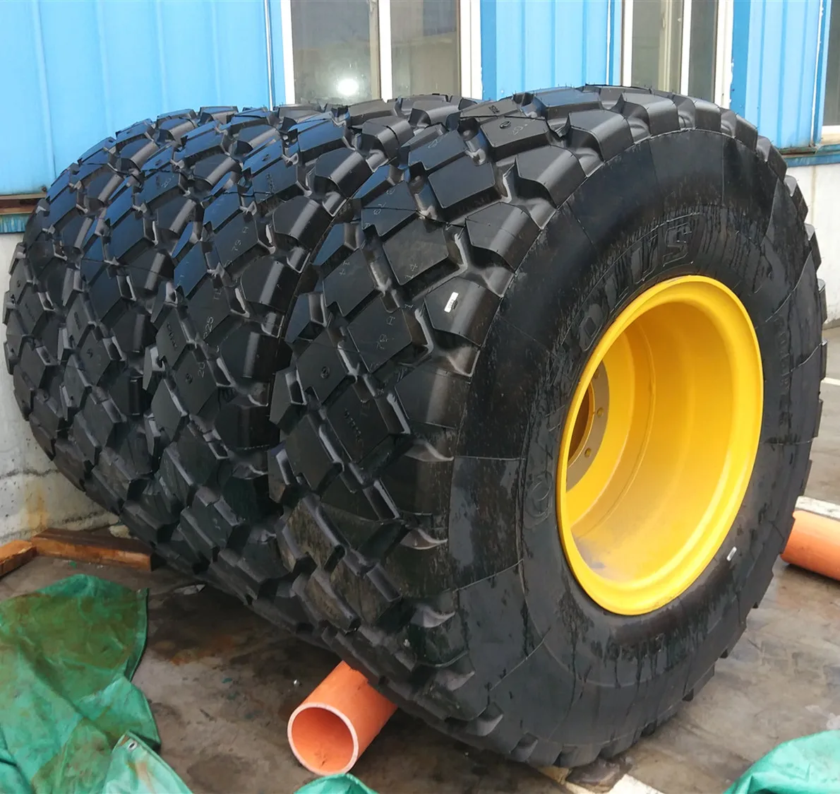 OTR Tubeless Steel Wheel Rim for Construction Machinery Equipment Wheel Loader CAT 775 Tyre 24.00R35 Wheel Rim 35-17.00/3.5