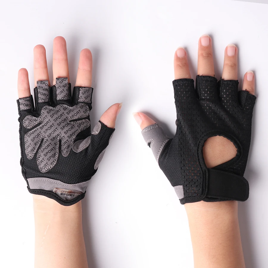 Спортивные перчатки для занятий спортом