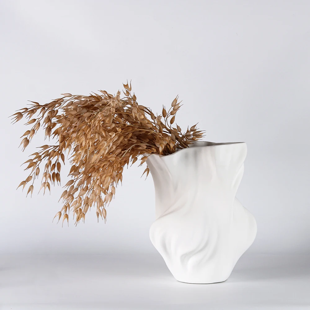 Hot-Selling Wholesale Factory Designer Living Room Minimalist Tabletop Art Deco Zen White Flower Ware Vase Resin Vase