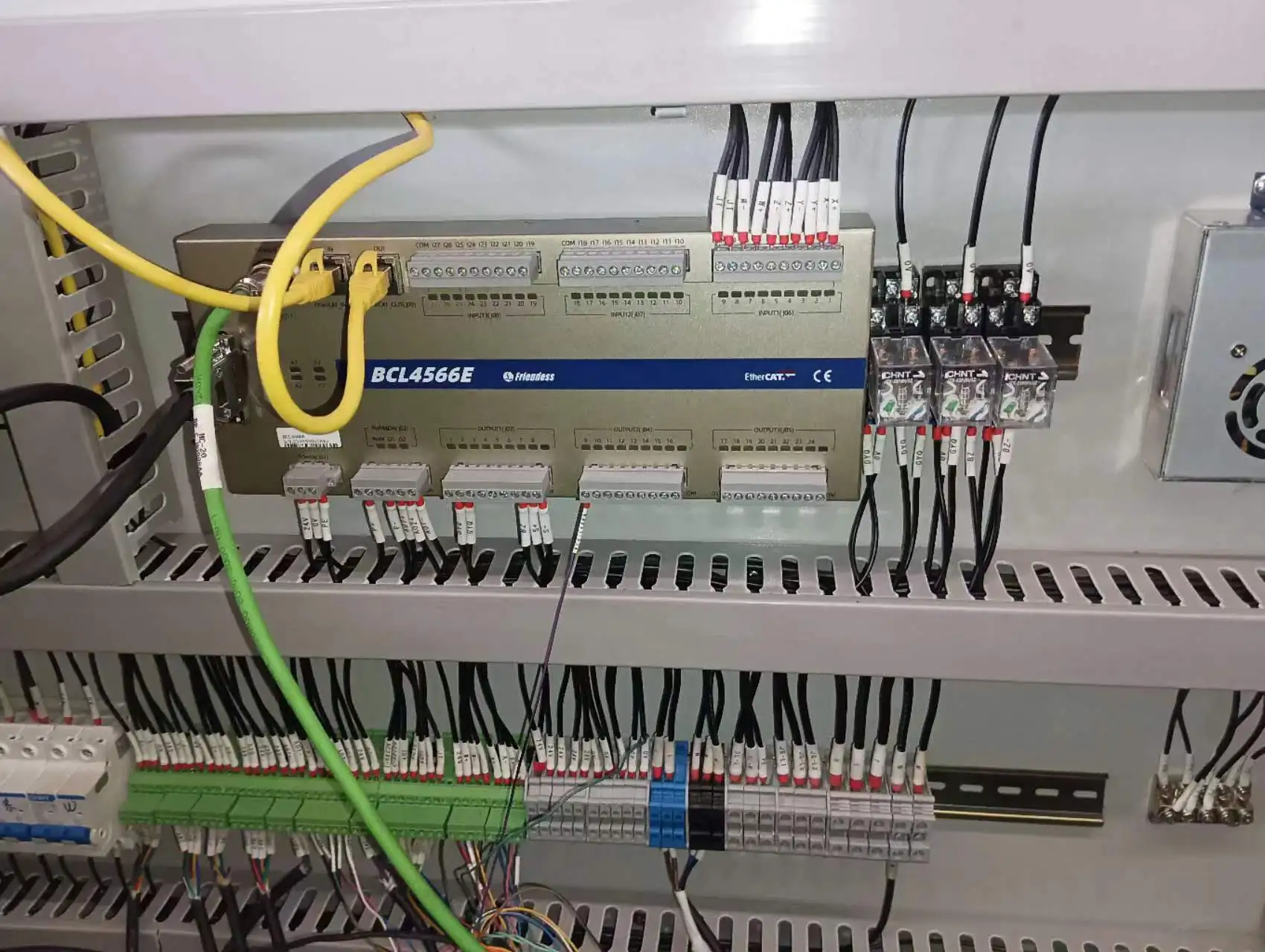 Maofeng hot sale 3015 laser cutting machine 3000W Raycus laser 3000W raytools cutting head with Hanli water cooler