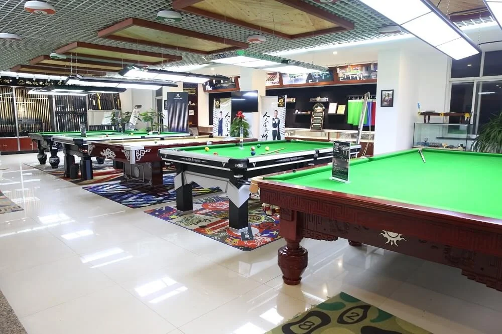 Factory price good quality pool billiard chalk with chalk holder