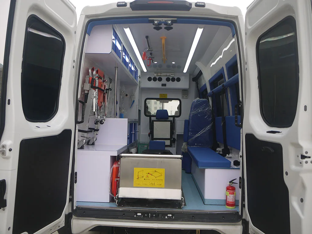 Brand New 4x2 Emergency Ambulance Vehicle NAVECO Ousheng Monitoring Medical Ambulance Car Price for exporting