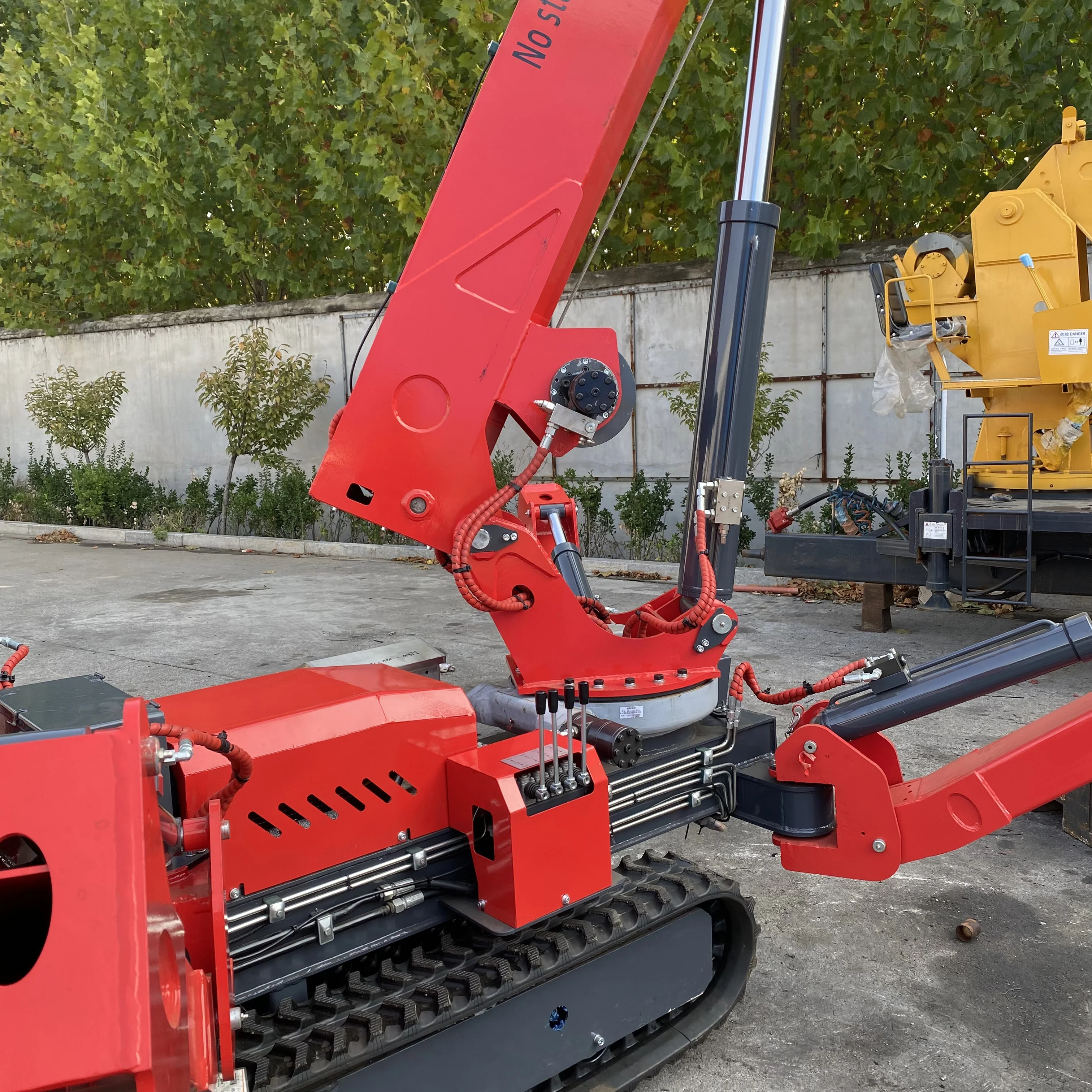 Portable Small Hydraulic Flying Jib Crane Space Crawler Folding Mini 3T Spider Crane Price Multiple Specification Work Platforms