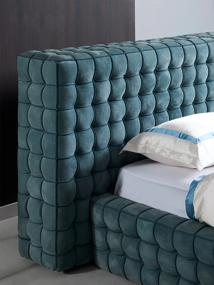 Luxury Italian Design Modern Bedroom Furniture Suede Leather Bed Frame in King Size Queen Bed for Hotels