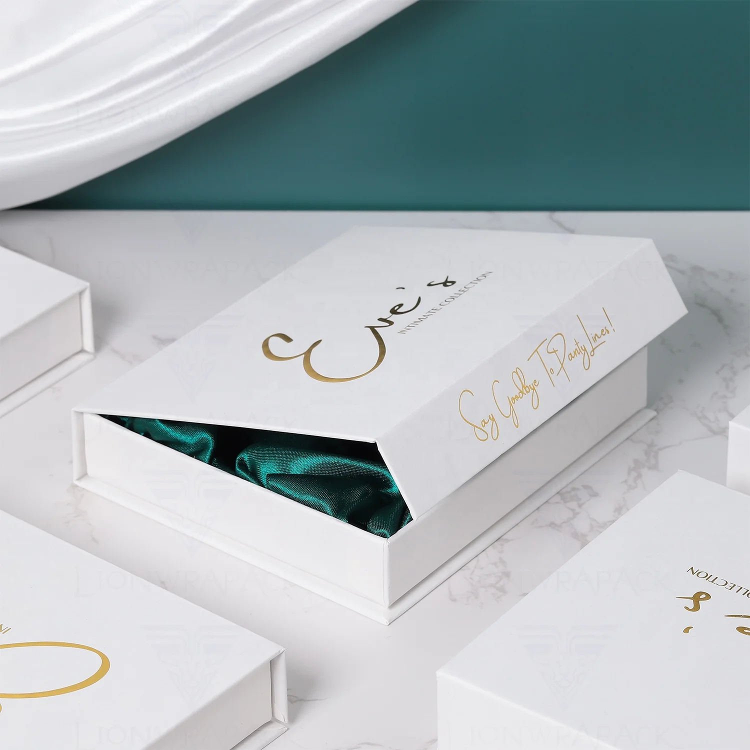 Custom hot stamping logo EyeShadow Mascara False eyelashes packaging white book shape gift wig magnetic box with satin lining