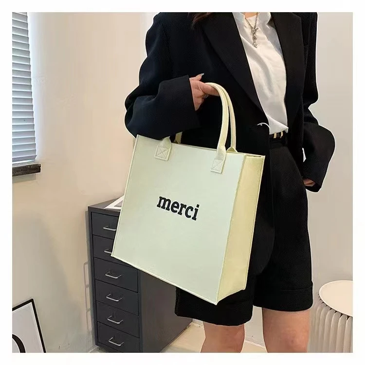 Customized Thick Wool Felt Tote Handbag for Women Large Capacity Portable Zip Closure Shopping Bag with Polyester Lining Gift