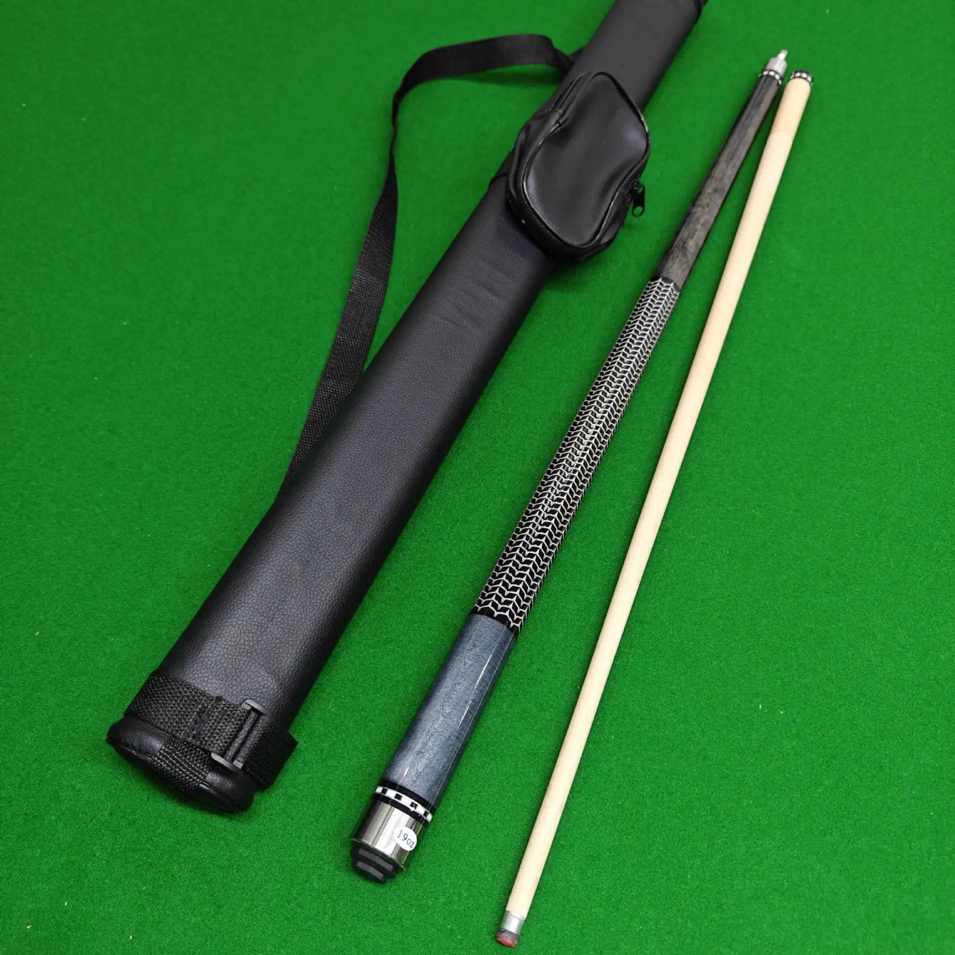 Guangdong Factory Selling Popular 1/2 Center Joint Cue Luxurious Billiard Pool Cue For Billiard Halls Clubs