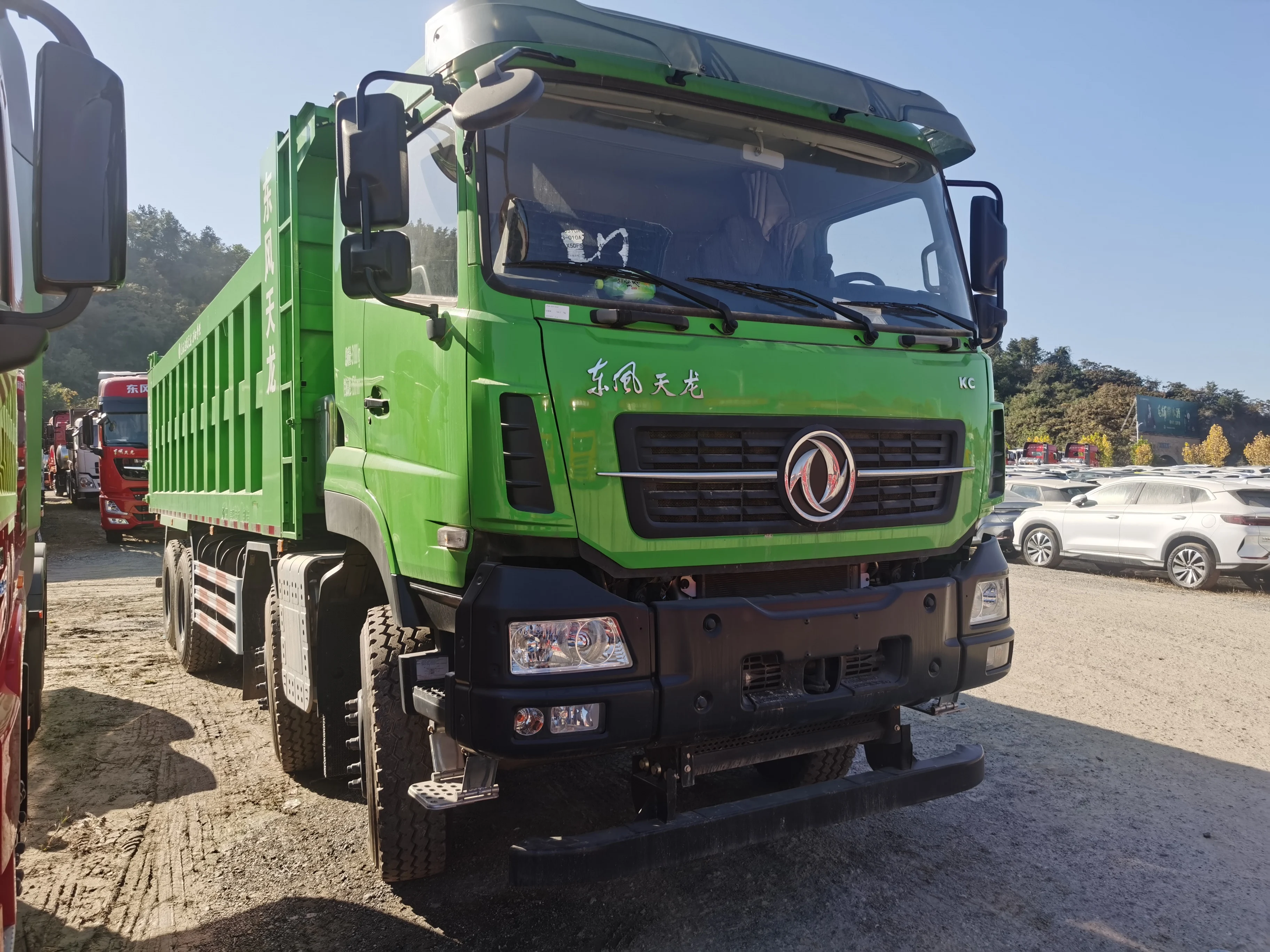 Китай Sinotruk Dongfeng 8x4 12-колесный самосвал для продажи
