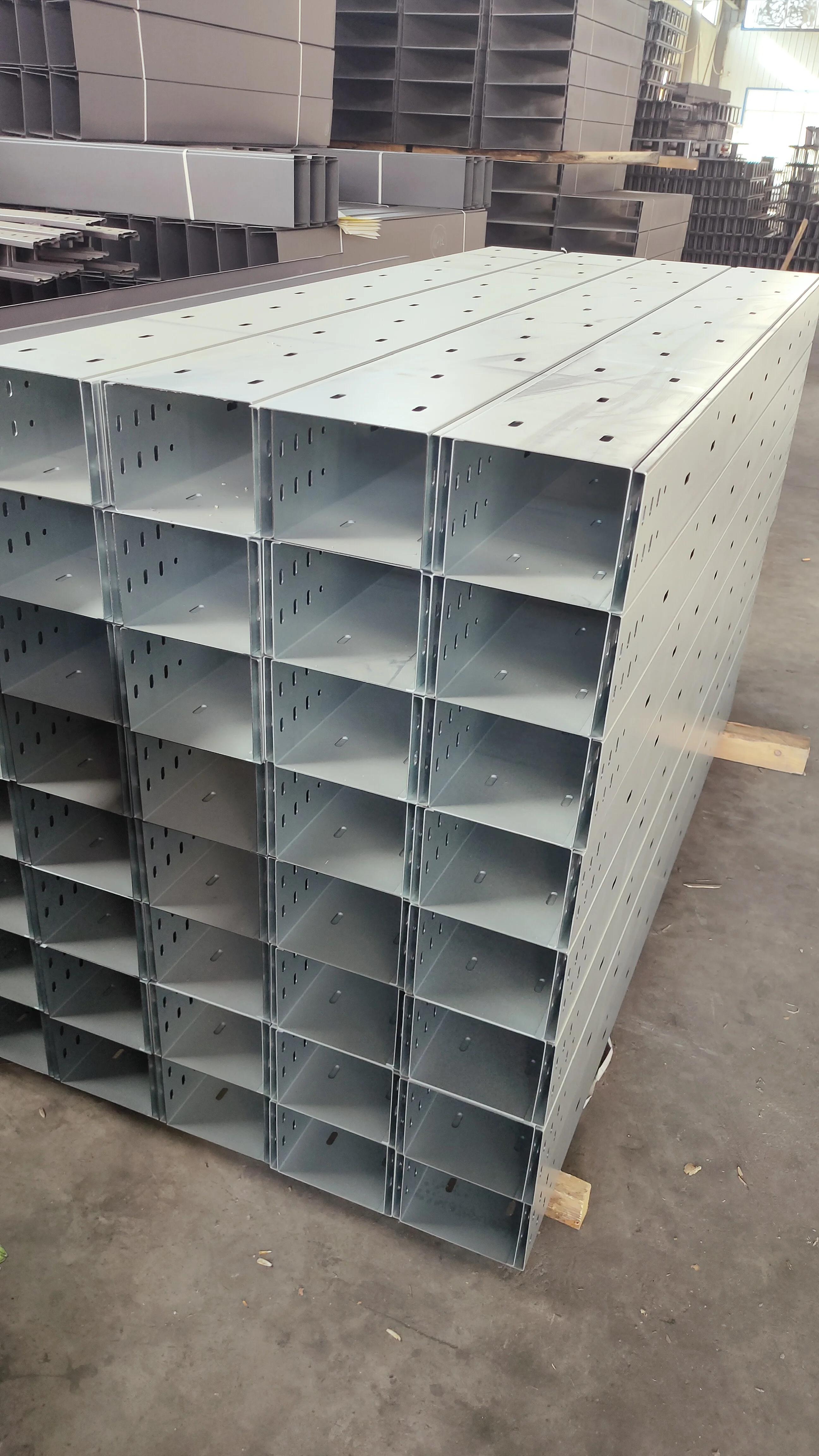 High Quality Low Price Galvanized Steel Cable Tray WFGUQIANG Galvanized Steel Cable Tray And Perforated Cable Tray