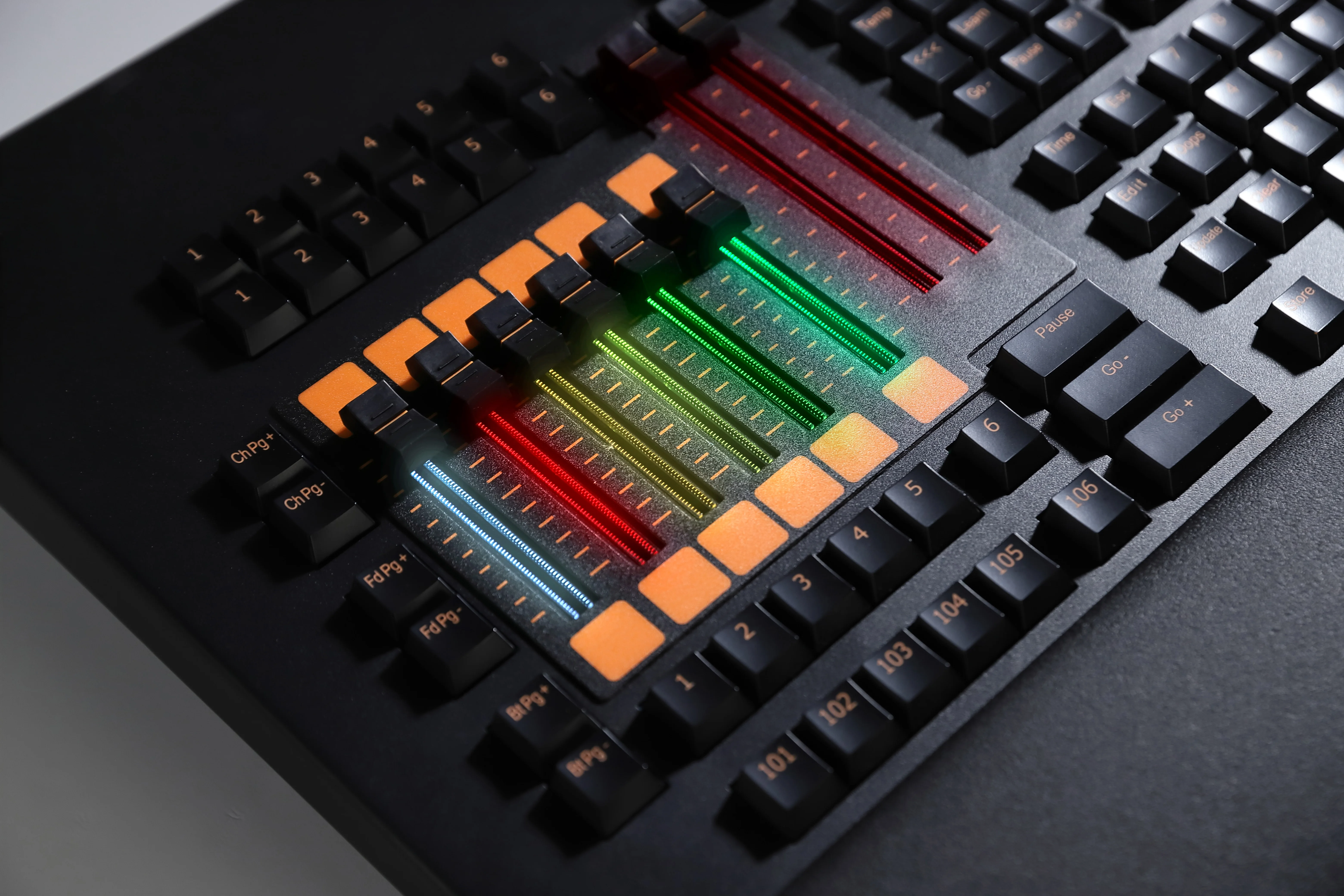 RGB backlight electric push rod Crack 256 domains Professional stage light controller M2 system command fader wing dmx console