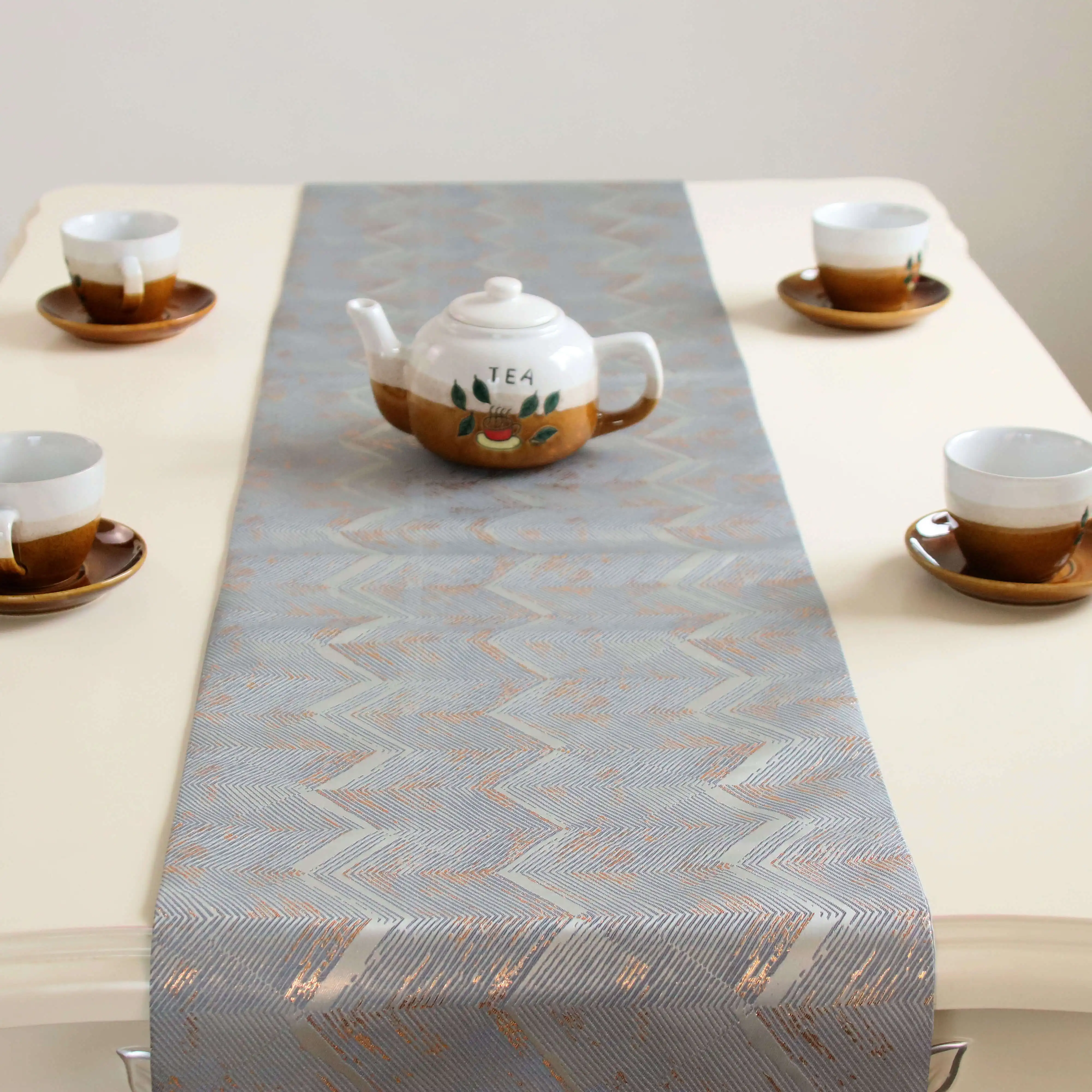 Modern Luxury Table Runners High Precision Jacquard Table Runner for Home Art Decor Wedding