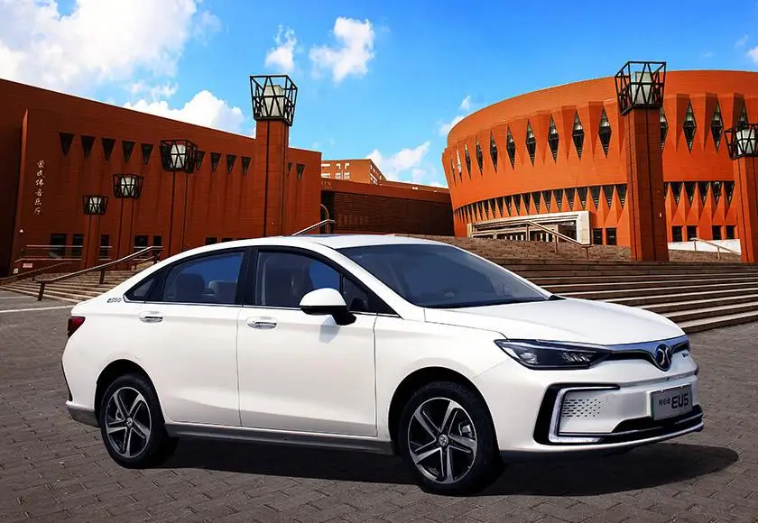  China BAIC factory direct sell used cars EU5 high speed long mileage