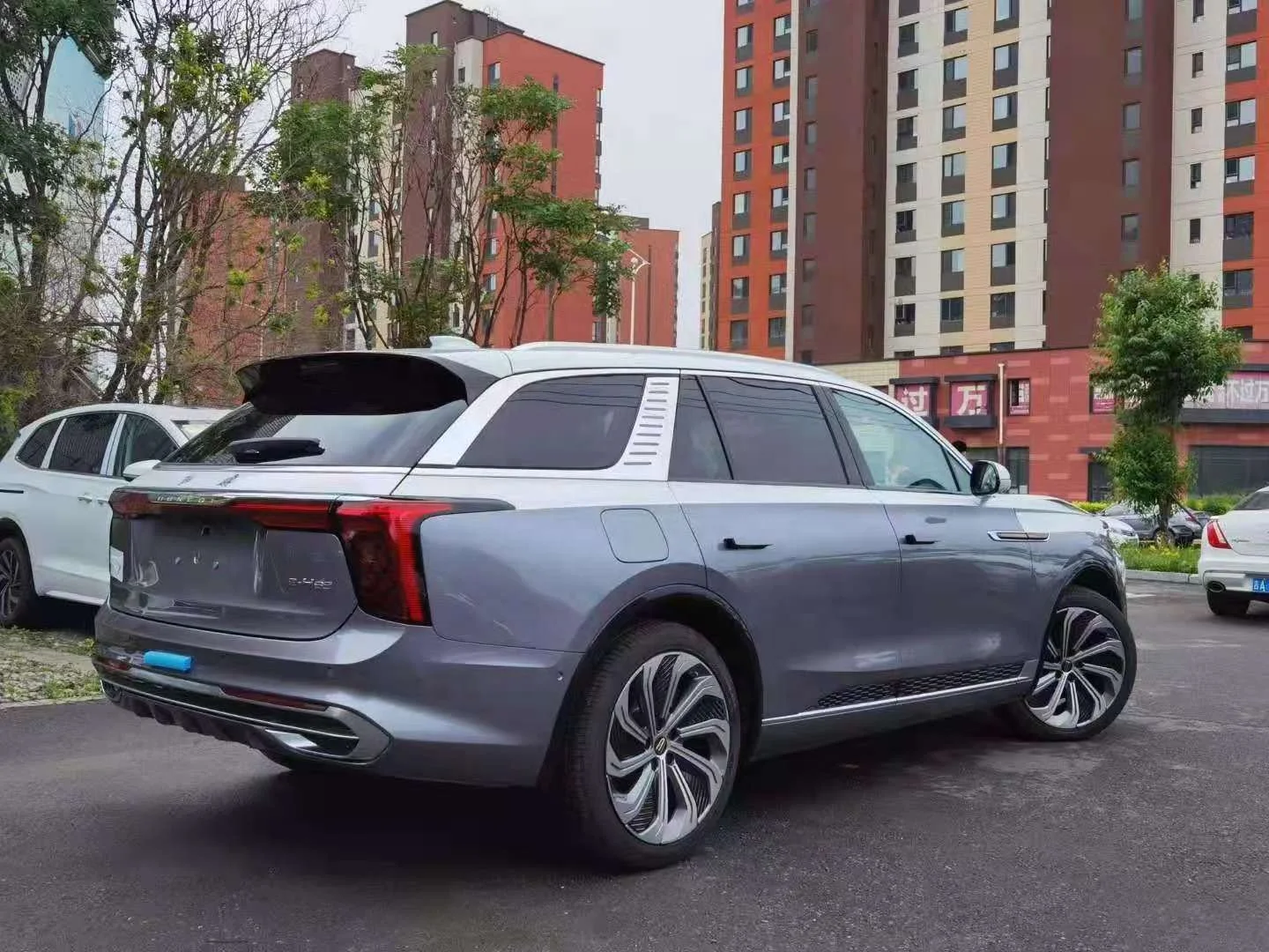 Slightly used 2021 Hongqi E-HS9 Electric SUV ,NEDC Range 510 km